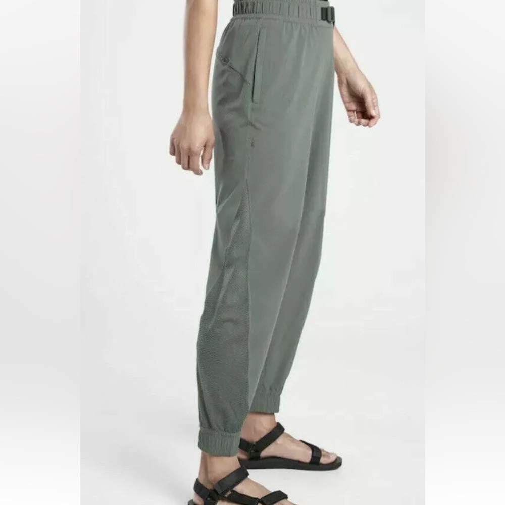 Athleta Quest Jogger in Bali Green size 6 Athleisure Outdoor - Picture 4 of 15